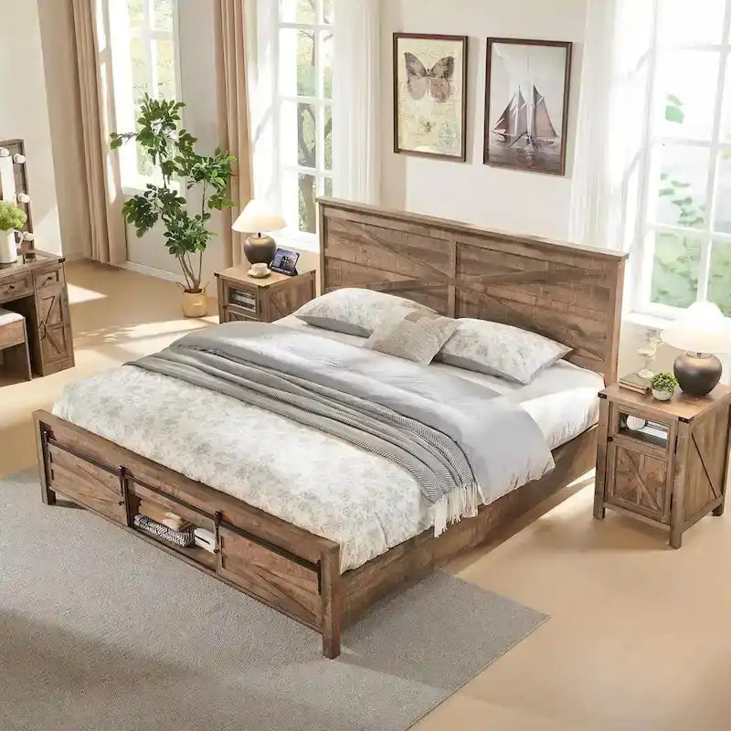 Bettgestell im Landhausstil aus warmbraunem Holz mit Stauraum und Schiebetür im Scheunentor-Stil