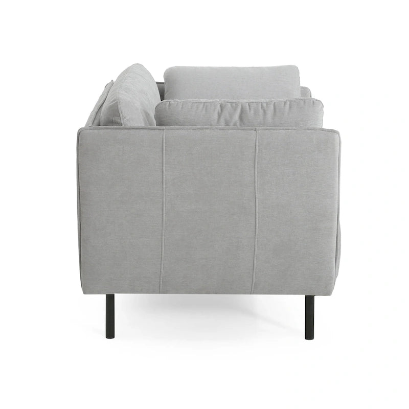 Moderner gepolsterter Loungesessel mit Metallbeinen und Kissen