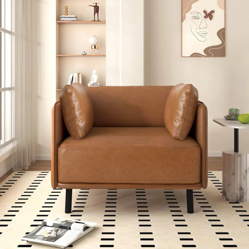 Moderner gepolsterter Loungesessel mit Metallbeinen und Kissen