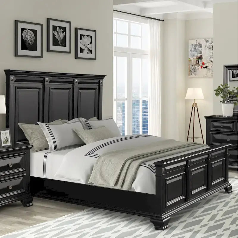 Letto a pannelli vintage nero in pino massello con montanti scanalati e dettagli argentati