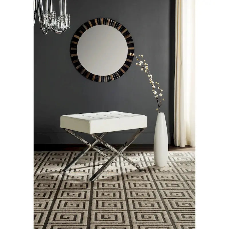 Pouf moderno glamour in similpelle con struttura cromata e seduta imbottita