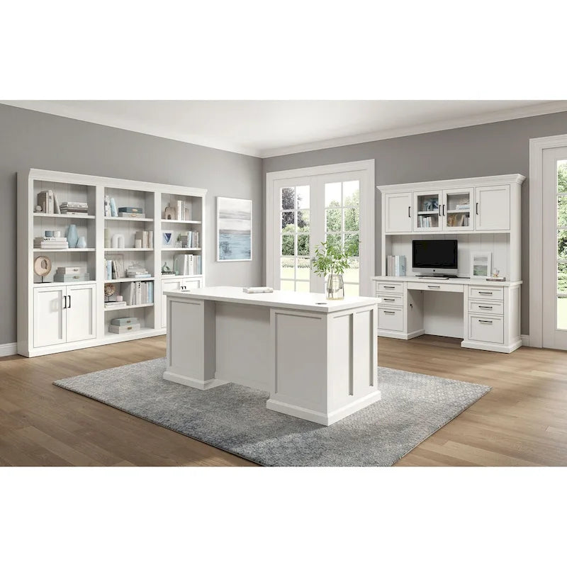Moderne witte houten opbergkast met deuren en bureau