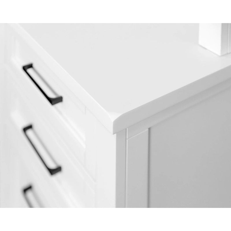 Moderne witte houten opbergkast met deuren en bureau