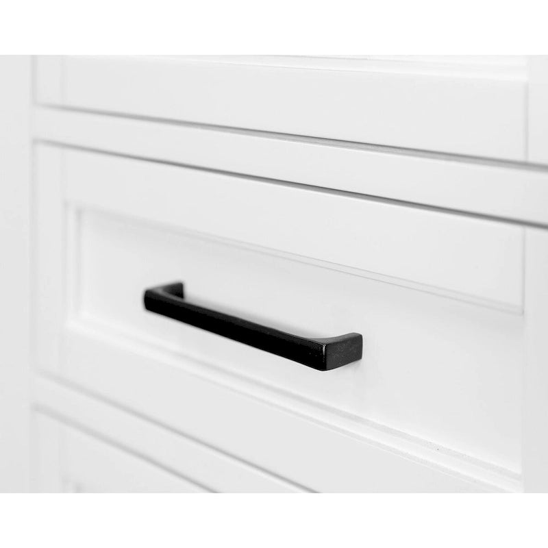 Moderne witte houten opbergkast met deuren en bureau